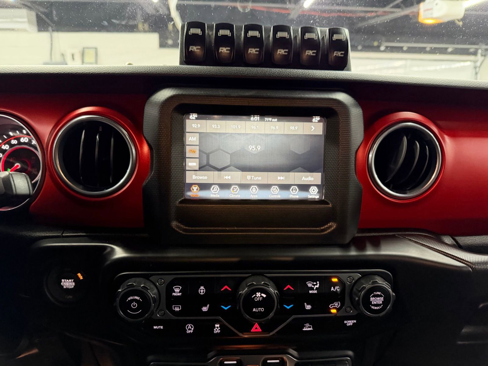 Used 2021 Jeep Wrangler Unlimited Rubicon w/ Cold Weather Group image 15