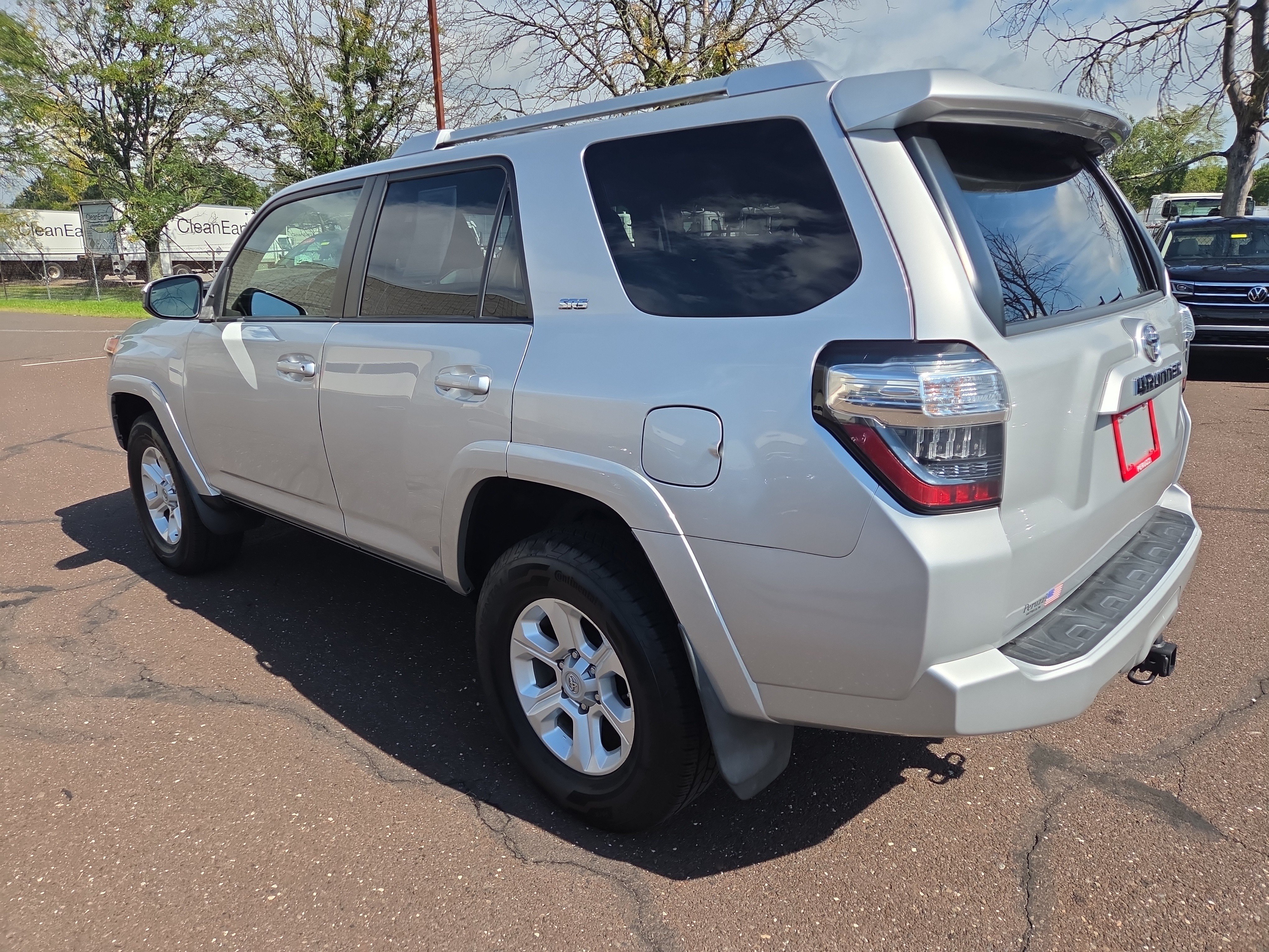 Used 2015 Toyota 4Runner SR5 AWD/4WD image 5