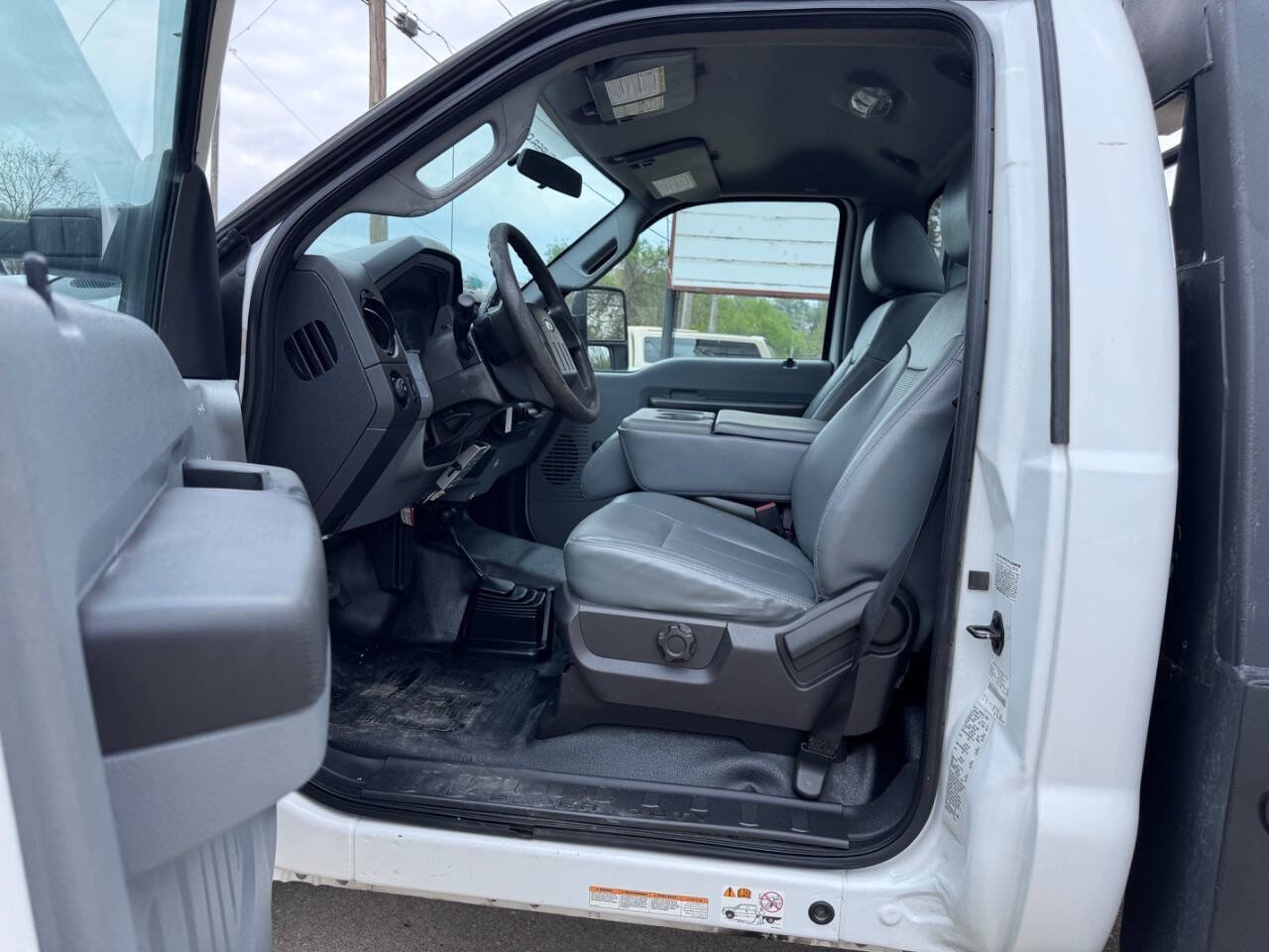 Used 2015 Ford F550 4x4 Regular Cab Super Duty image 13