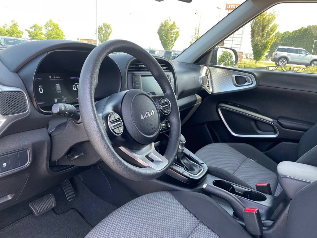 Certified 2025 Kia Soul LX w/ LX Technology Package FWD image 10