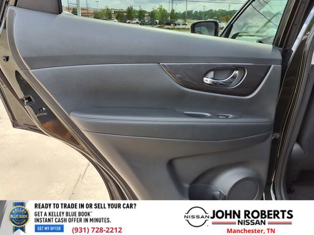 Used 2020 Nissan Rogue SV w/ Sun & Sound Touring Package FWD image 11