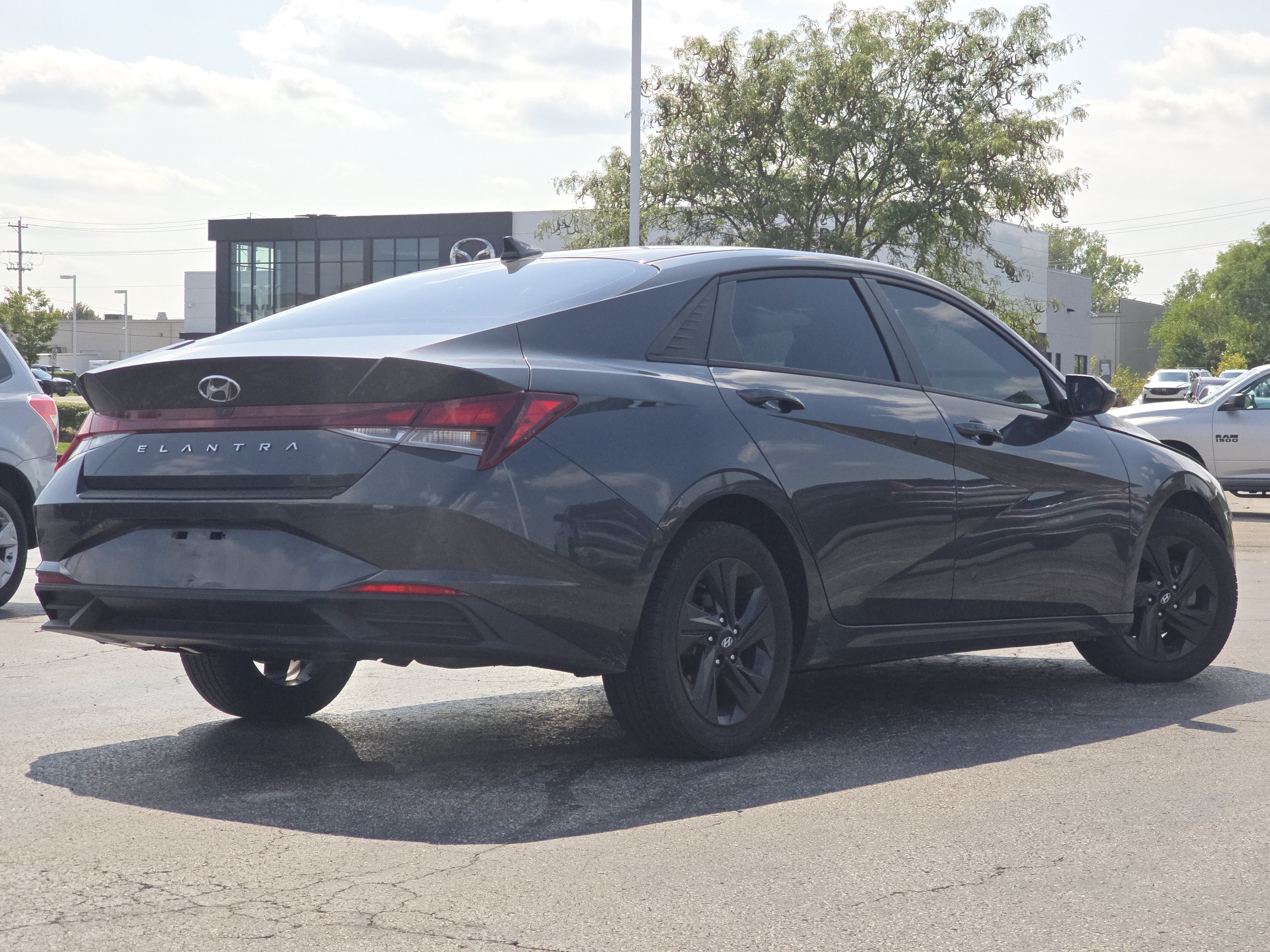 Used 2021 Hyundai Elantra SEL w/ Convenience Package FWD image 5
