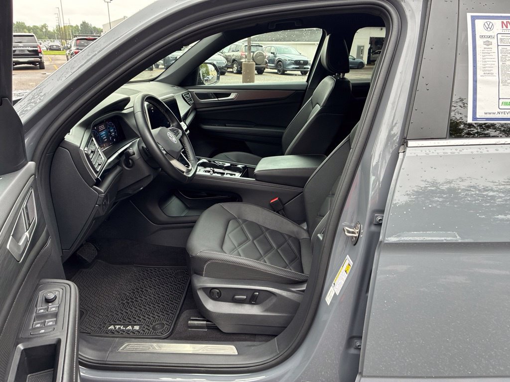 Used 2024 Volkswagen Atlas Cross Sport SE AWD/4WD image 10