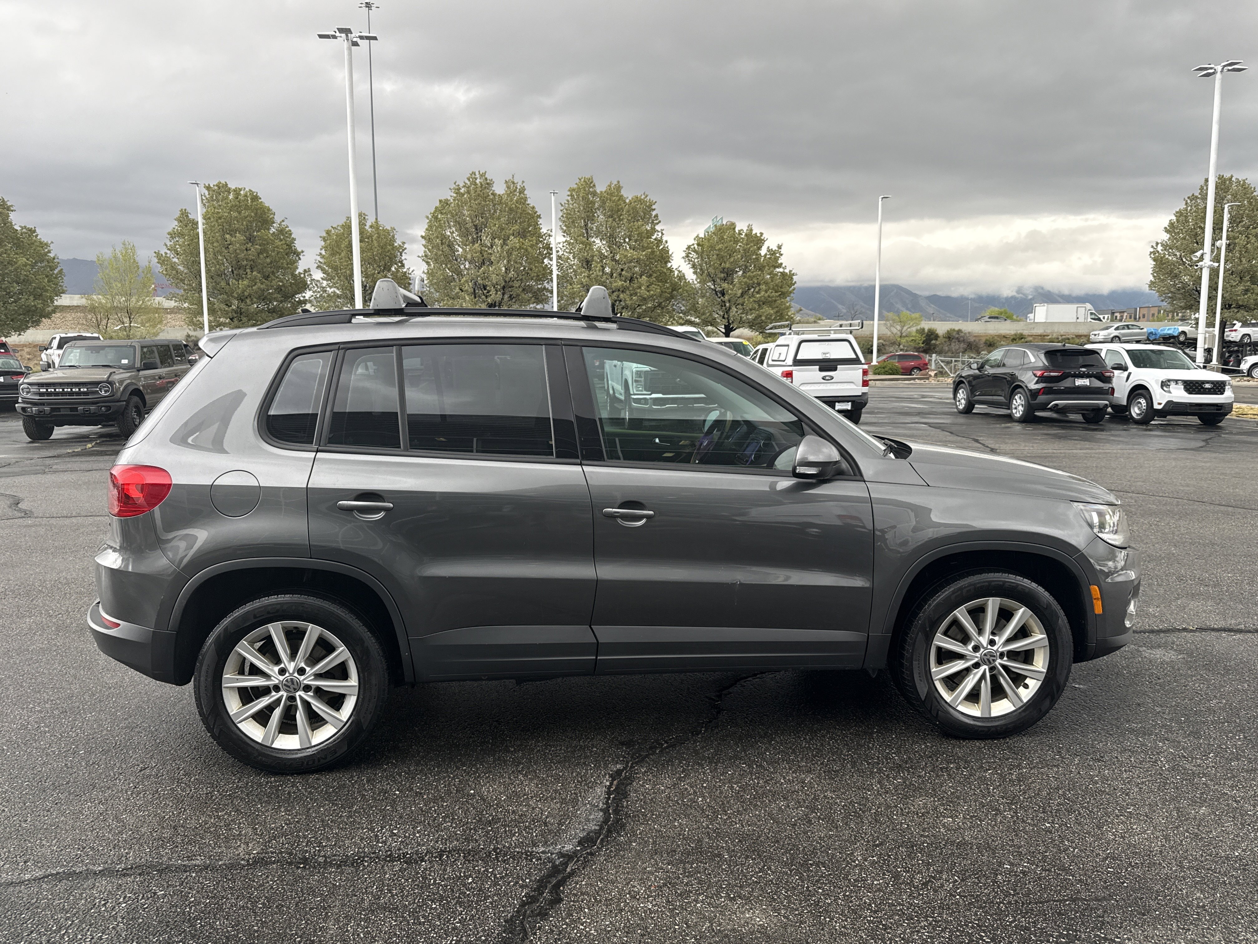 Used 2018 Volkswagen Tiguan Limited w/ Premium Package image 6