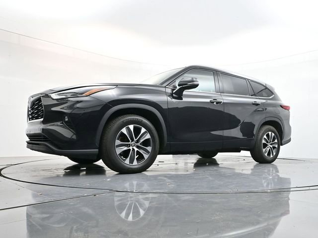 Used 2022 Toyota Highlander XLE image 45