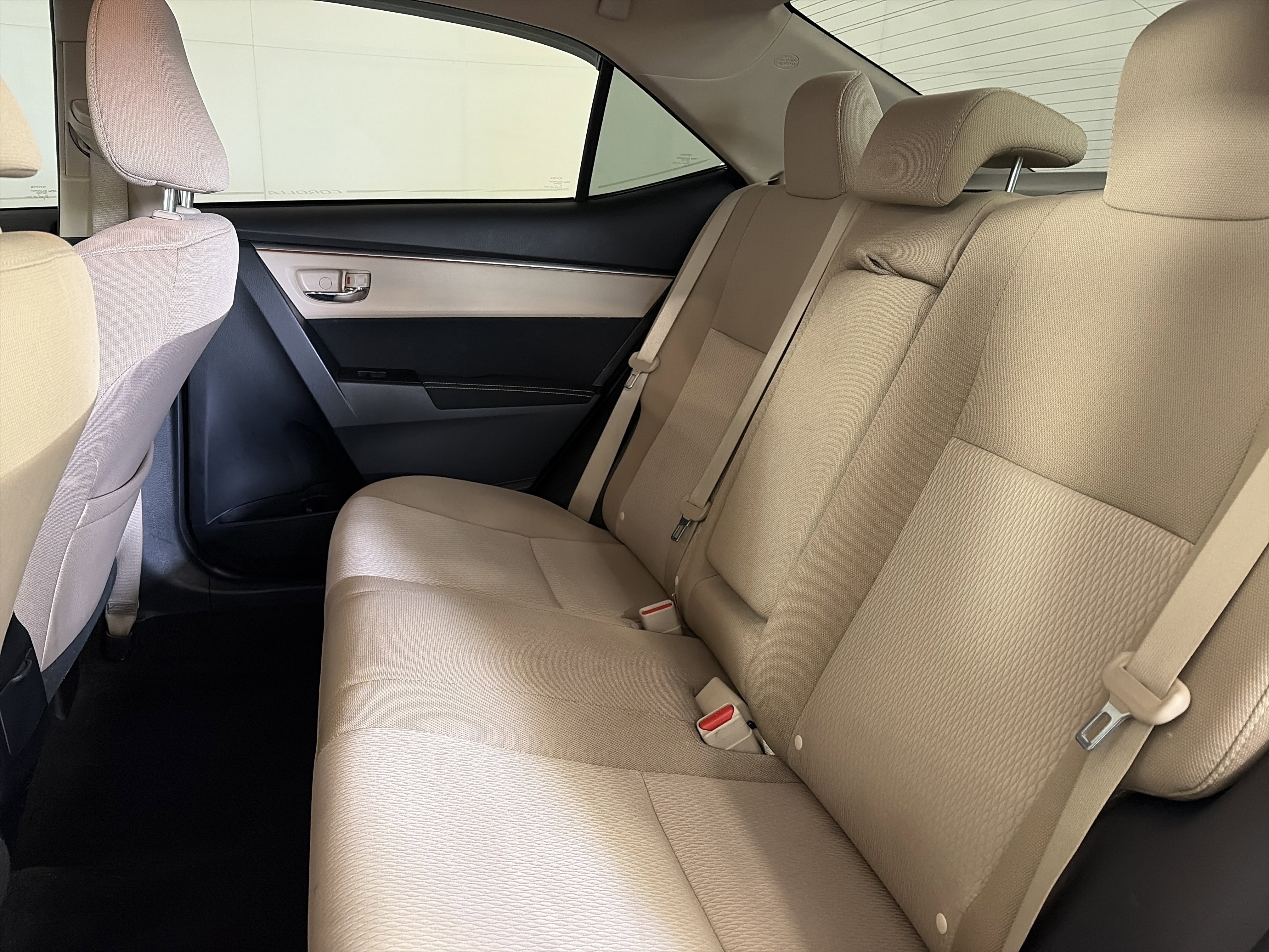 Used 2016 Toyota Corolla LE image 25