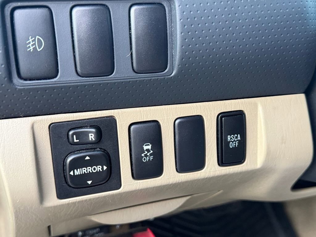 Used 2011 Toyota Tacoma 4x4 Double Cab w/ SR5 Pkg #2 image 3