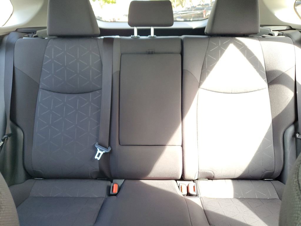 Used 2022 Toyota RAV4 XLE image 25