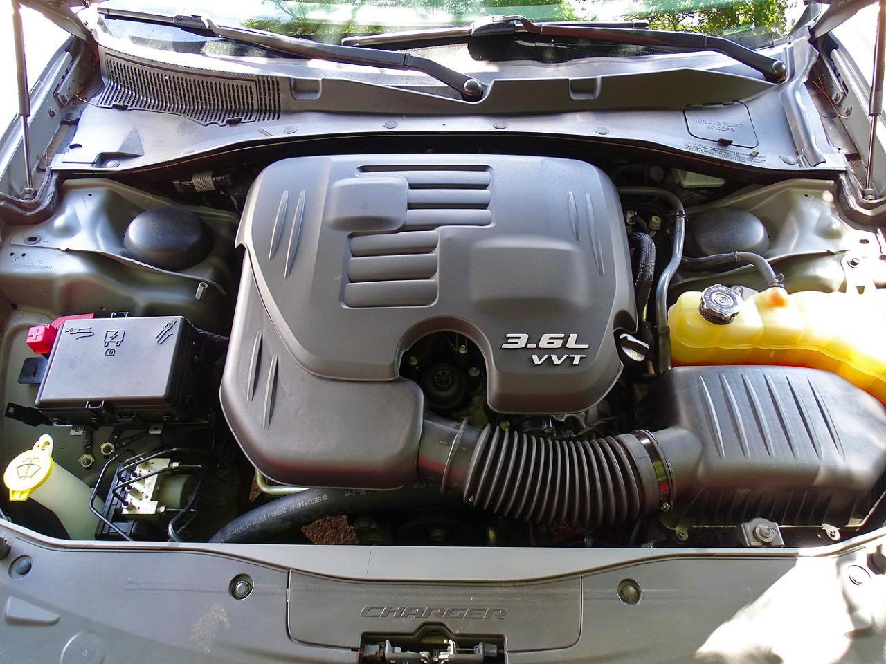 Used 2019 Dodge Charger SXT RWD image 17