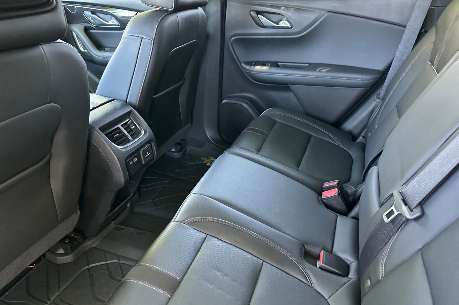 Used 2019 Chevrolet Blazer Premier w/ Sun and Wheels Package FWD image 9
