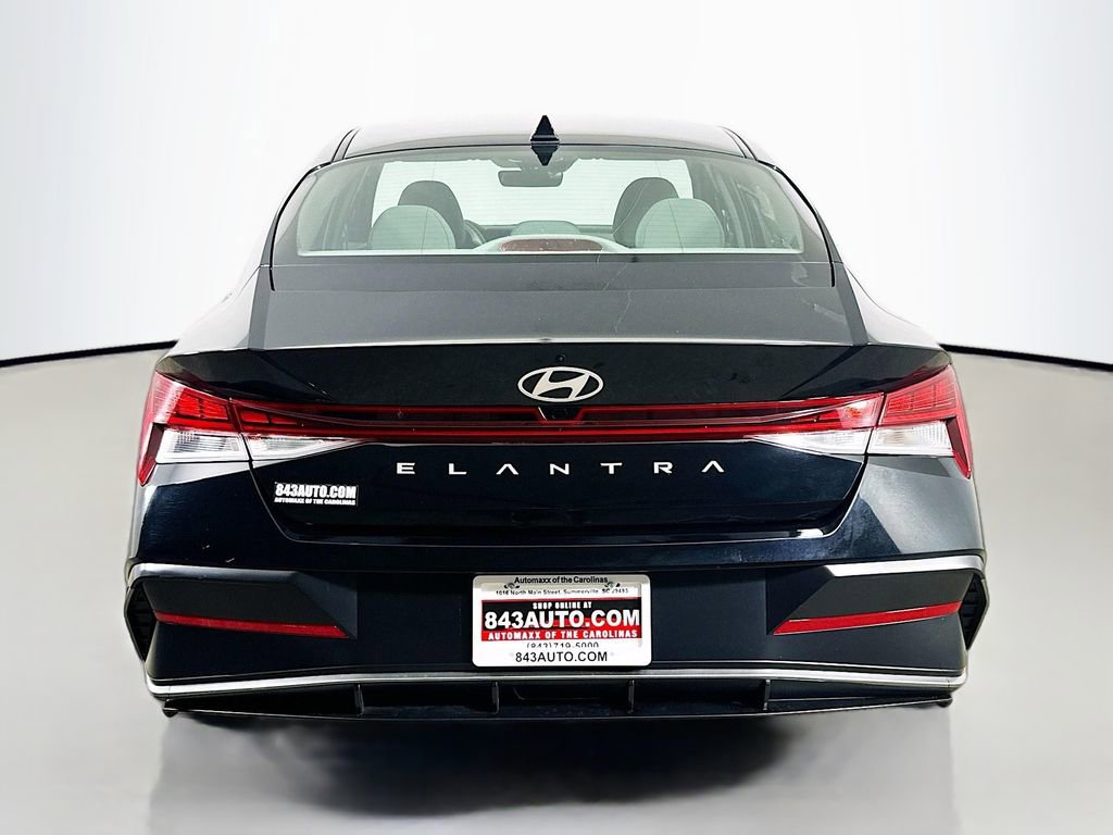 Used 2025 Hyundai Elantra SEL FWD image 6