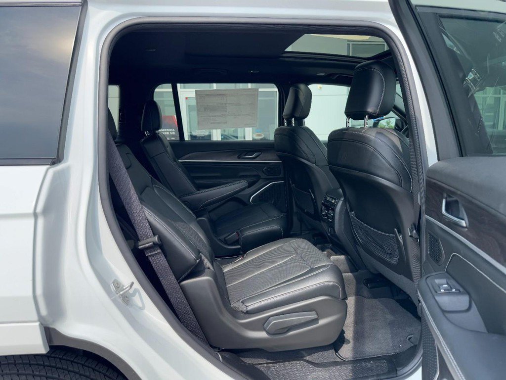 New 2026 Jeep Grand Cherokee L Limited AWD/4WD image 7