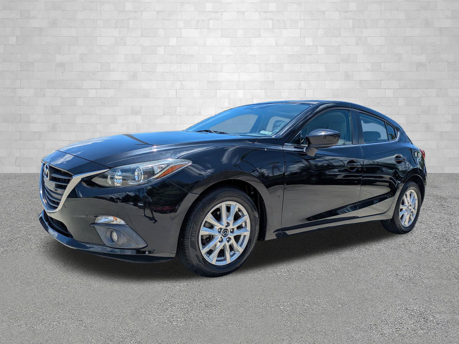 Used 2015 MAZDA MAZDA3 i Touring w/ Technology Package FWD image 5