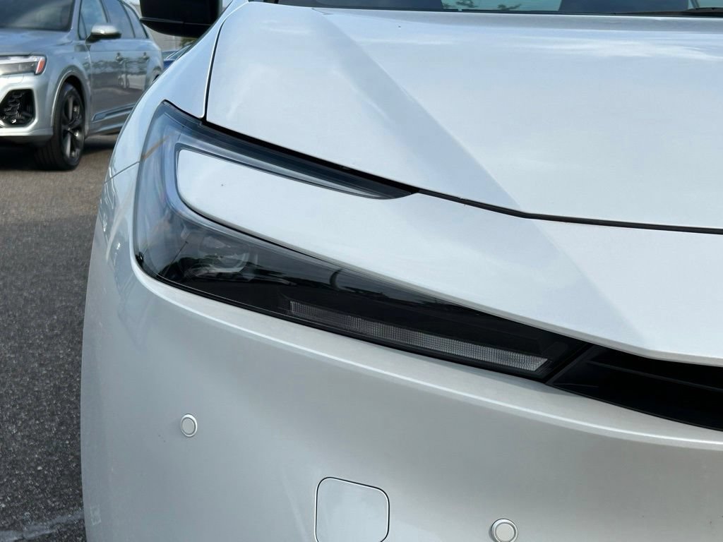 Used 2025 Toyota Prius LE FWD image 39
