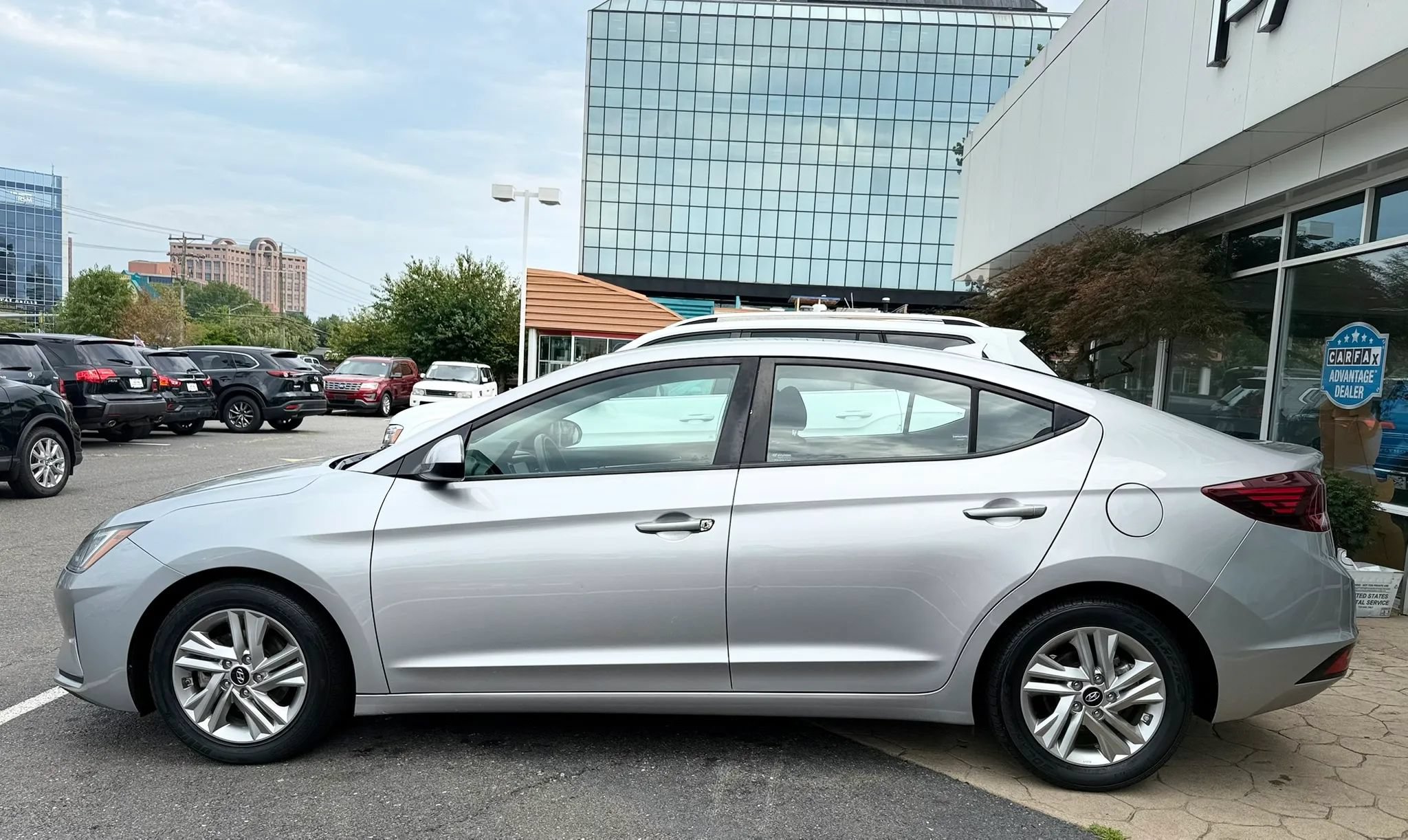 Used 2020 Hyundai Elantra SEL w/ Cargo Package (C1) FWD image 4