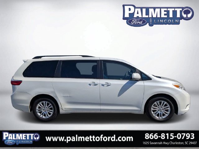 Used 2016 Toyota Sienna XLE FWD image 2