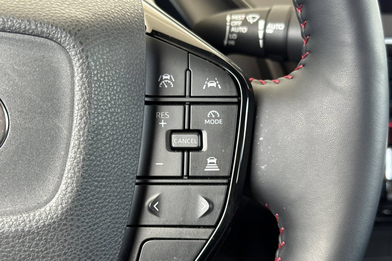 Used 2023 Toyota Prius Prime Premium FWD image 30