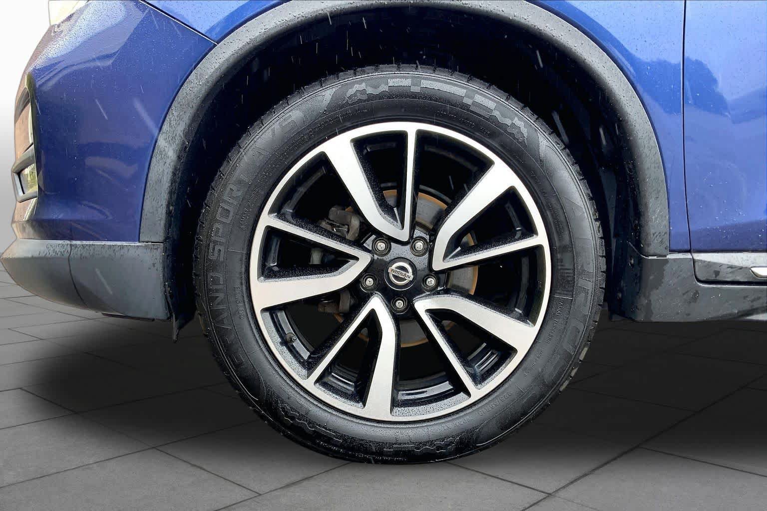 Used 2019 Nissan Rogue SL AWD/4WD image 11