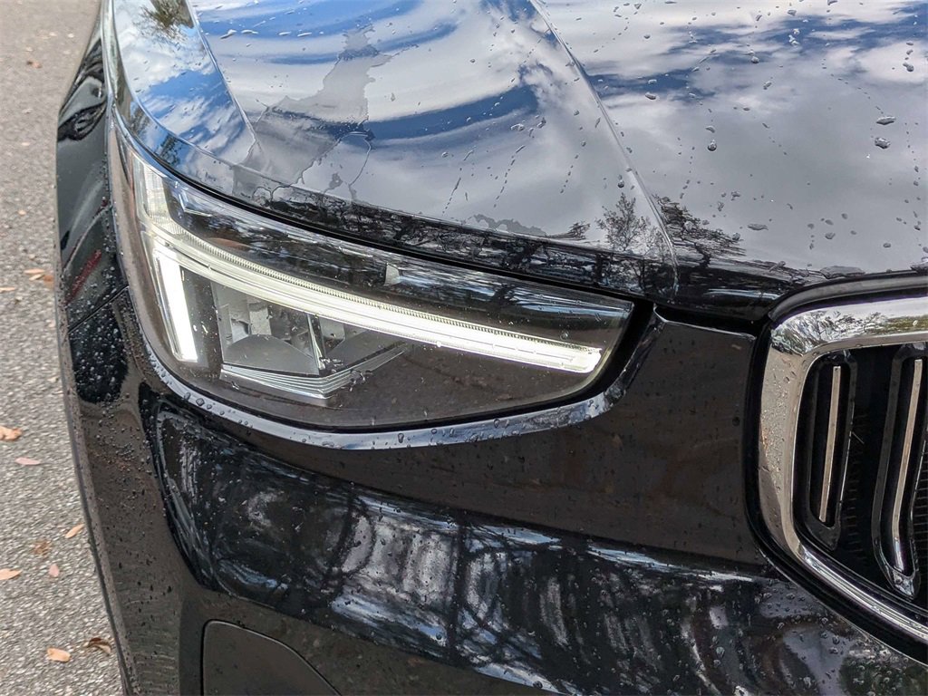 Used 2023 Volvo XC40 B5 Plus AWD/4WD image 10