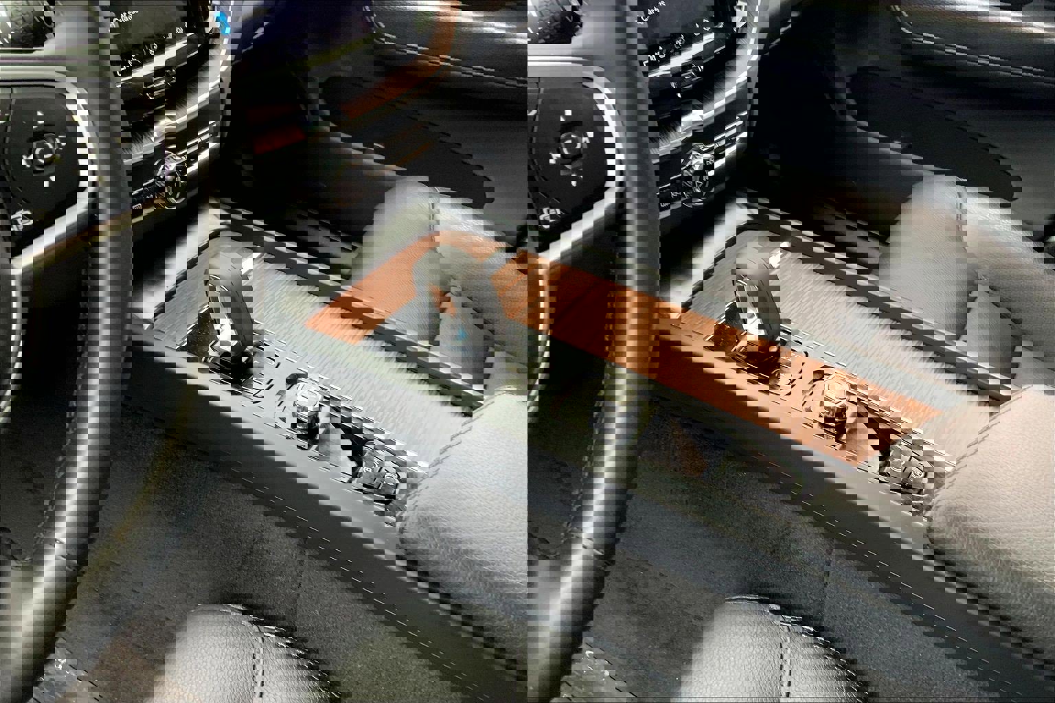 Used 2022 Volvo XC60 B5 Momentum w/ Climate Package image 19