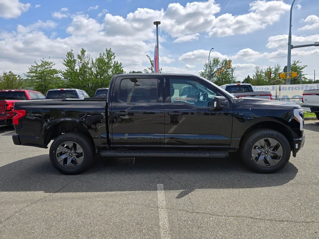 New 2025 Ford F150 Lightning Flash AWD/4WD image 6