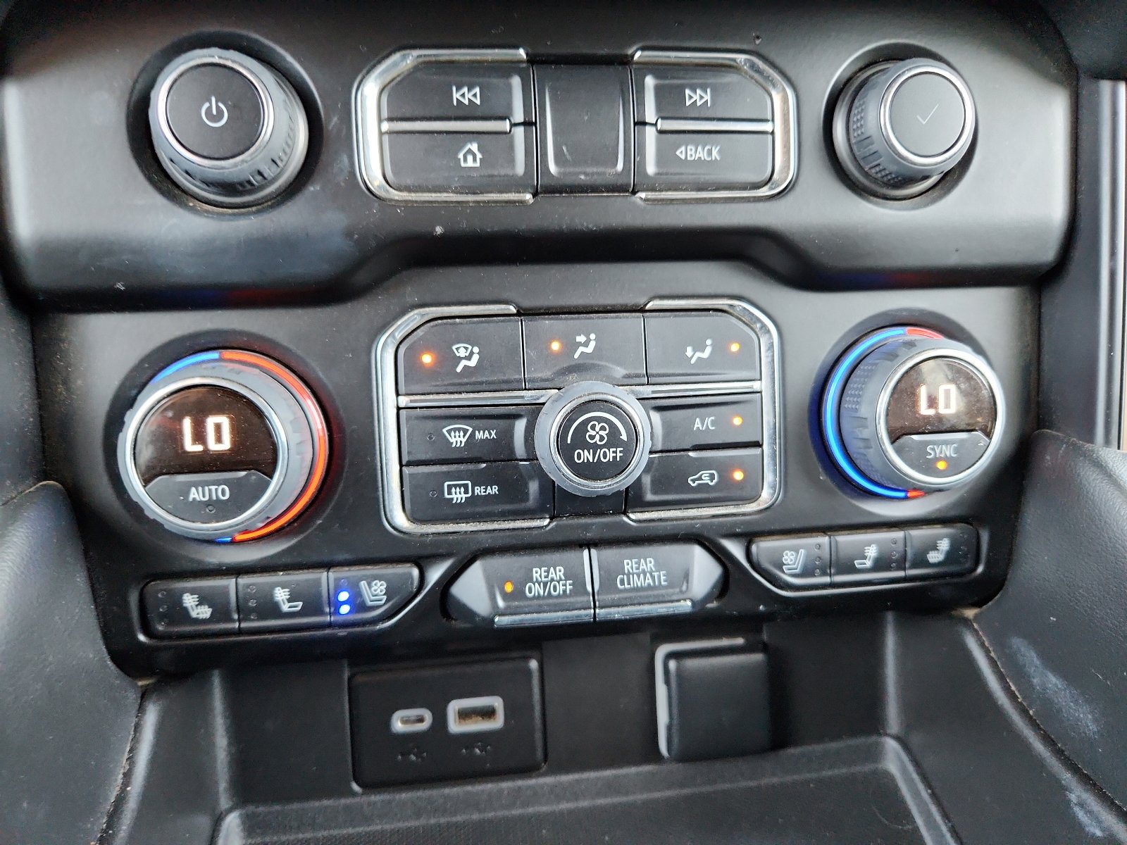 Used 2022 Chevrolet Suburban High Country image 14