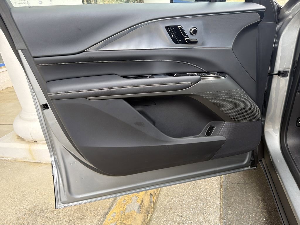 Used 2024 Cadillac Lyriq Tech image 13