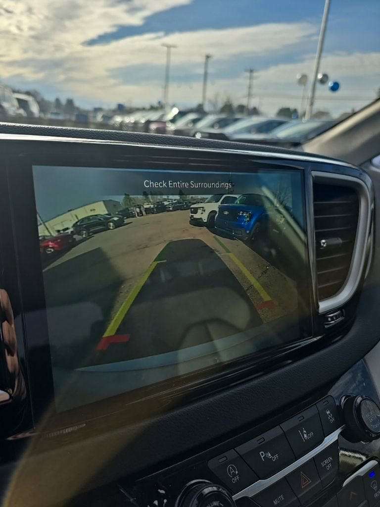 Used 2024 Chrysler Pacifica Touring-L image 21