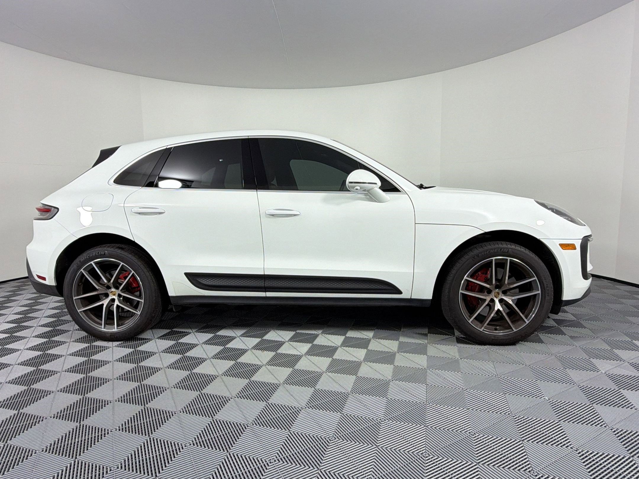 Certified 2022 Porsche Macan S image 11