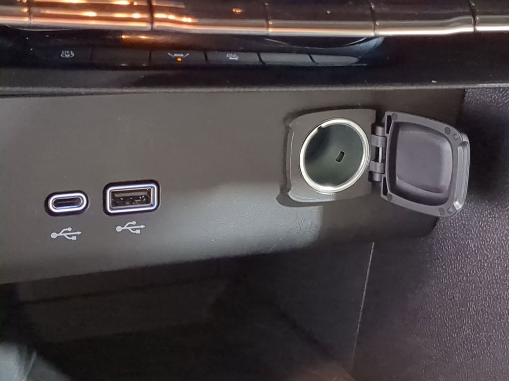 Used 2024 Buick Encore GX Avenir w/ Avenir Convenience Package image 30