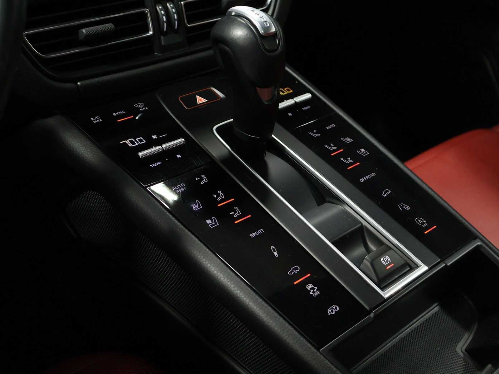Certified 2023 Porsche Macan S AWD/4WD image 26