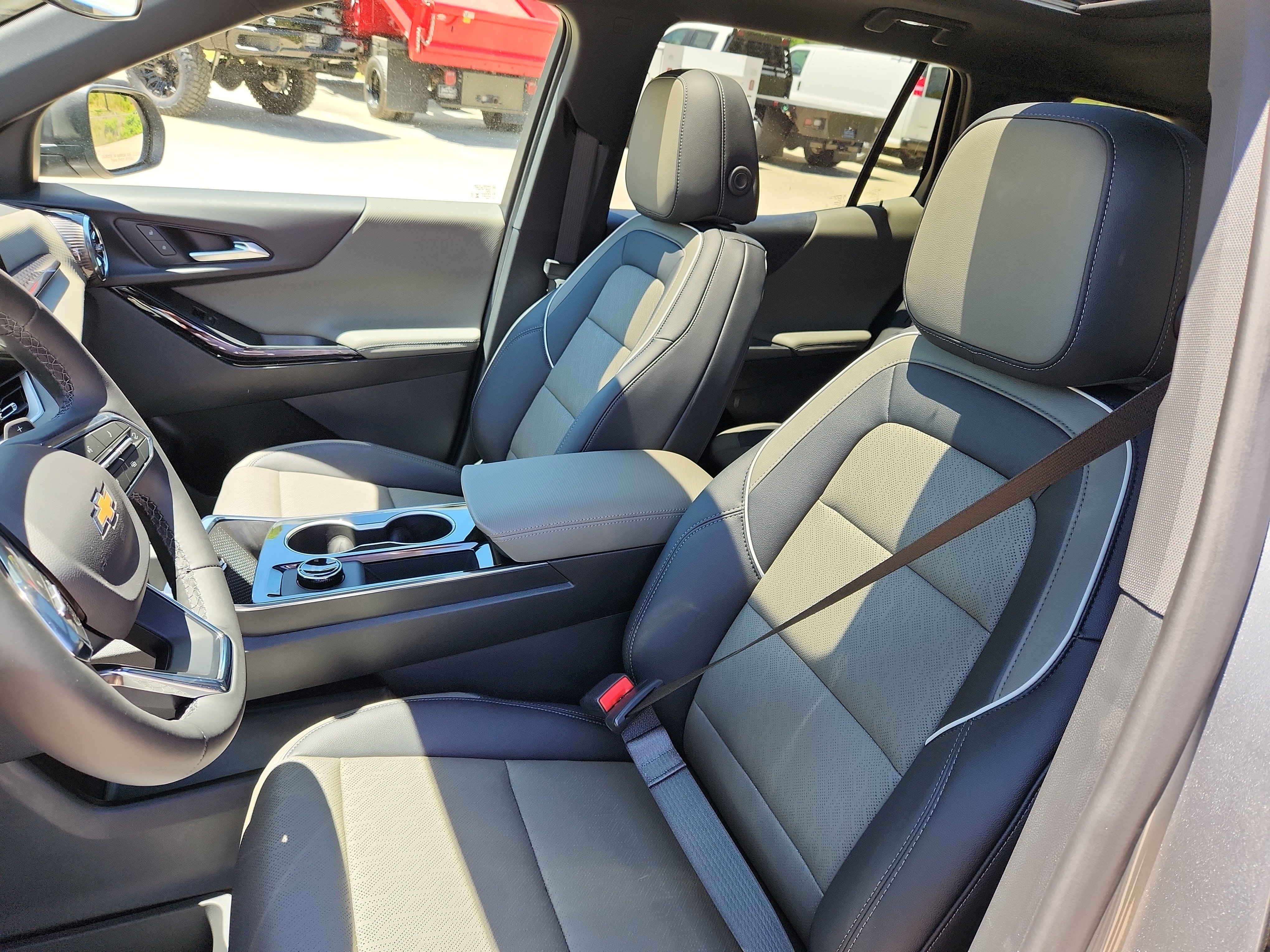 New 2026 Chevrolet Equinox LT w/ Convenience Package II FWD image 10