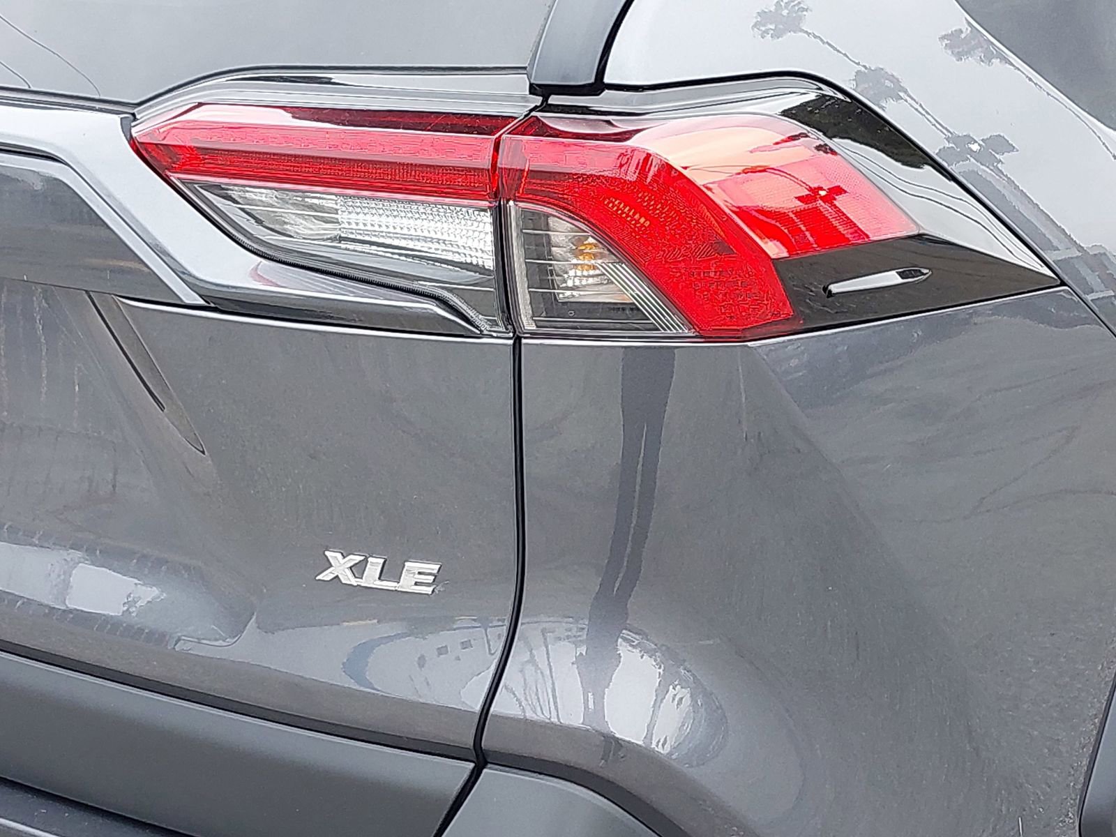 Used 2022 Toyota RAV4 XLE Premium FWD image 35