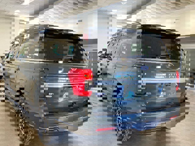 Used 2023 Ford Expedition Max XLT image 5