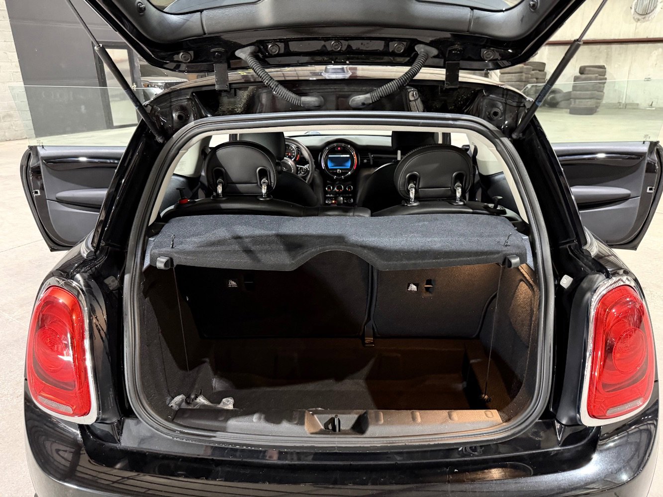 Used 2019 MINI Cooper 2-Door Hardtop w/ Signature Upholstery Package FWD image 14