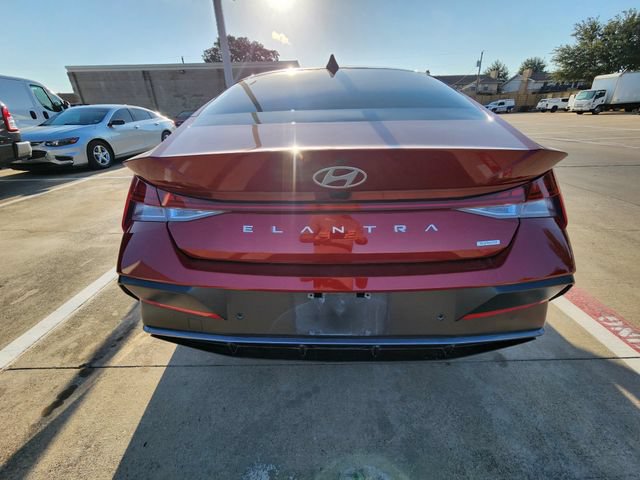 Used 2024 Hyundai Elantra Limited FWD image 5