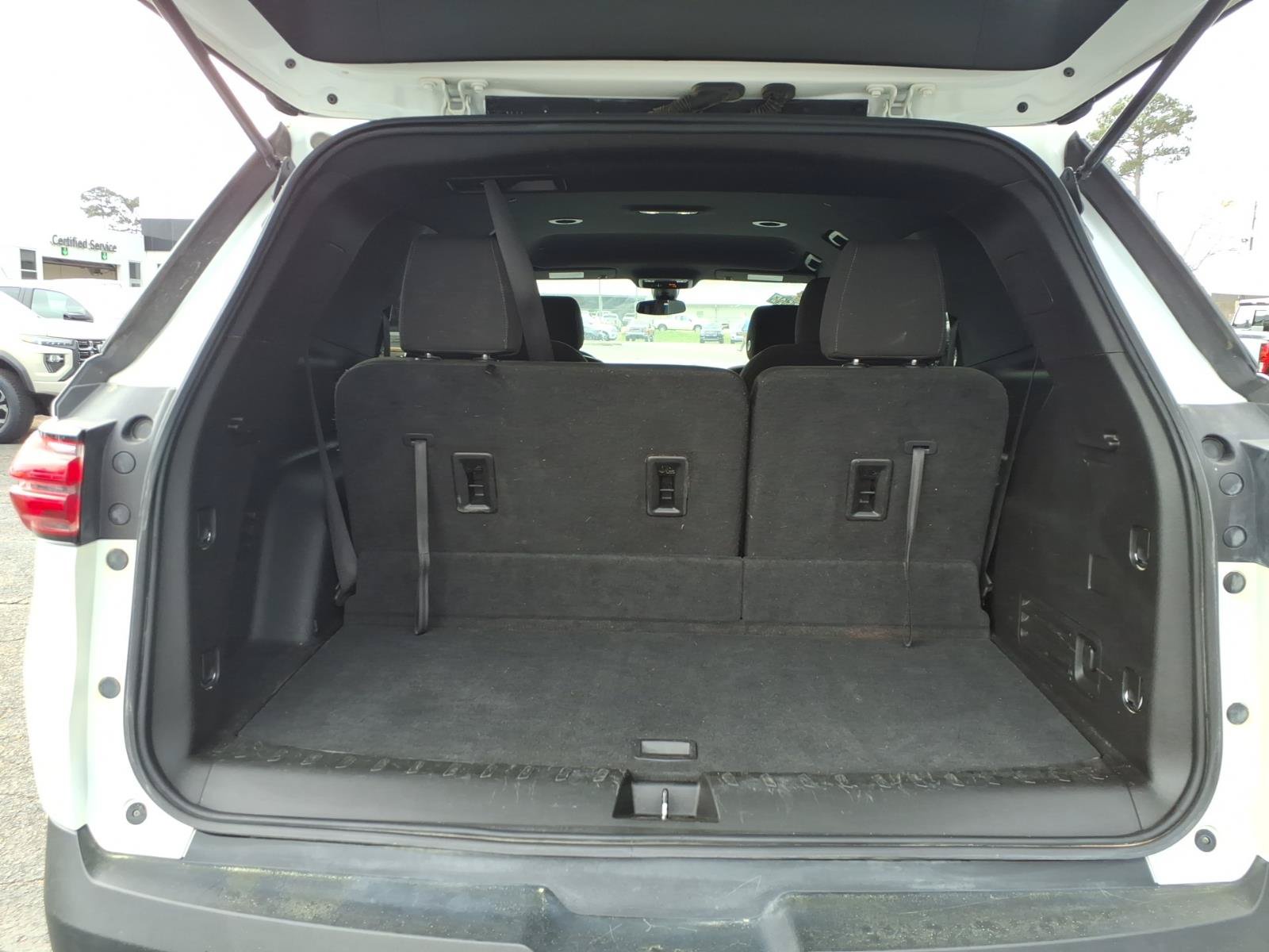 Used 2023 Chevrolet Traverse LT FWD image 5