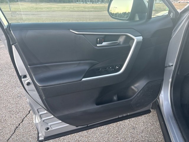 Used 2021 Toyota RAV4 XLE image 16