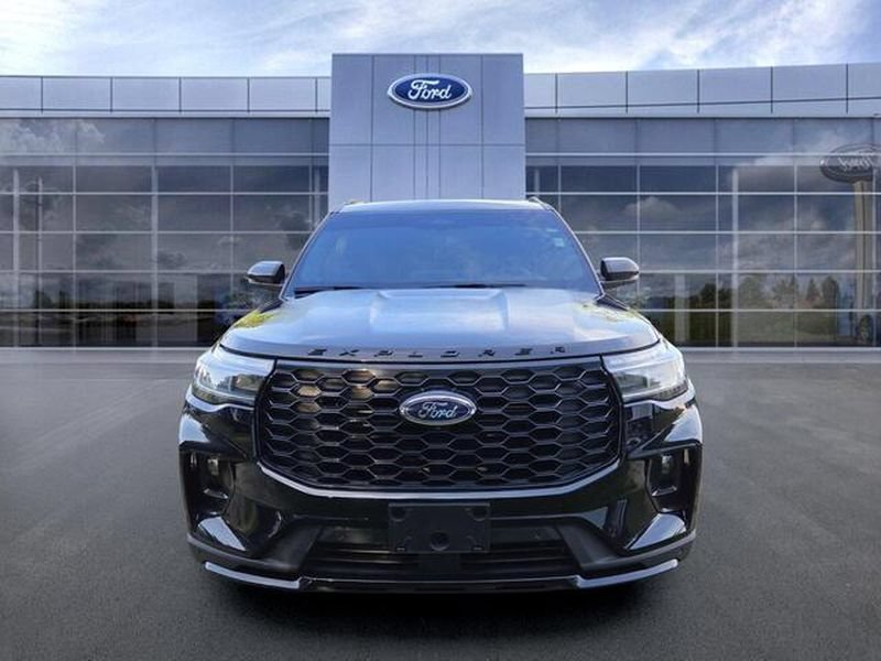 Used 2025 Ford Explorer ST-Line AWD/4WD image 3