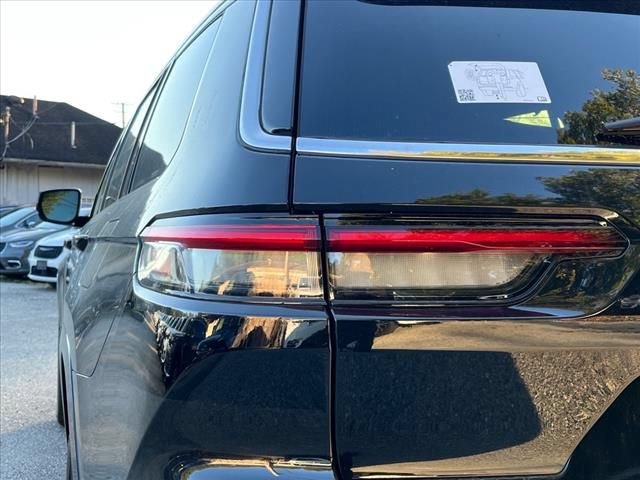 New 2025 Jeep Grand Cherokee L Overland w/ Advanced Protech Group III AWD/4WD image 6