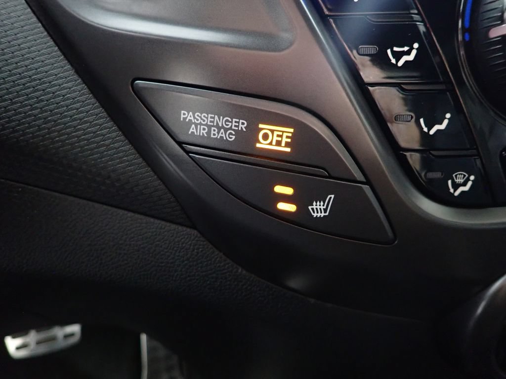 Used 2016 Hyundai Veloster Turbo FWD image 5