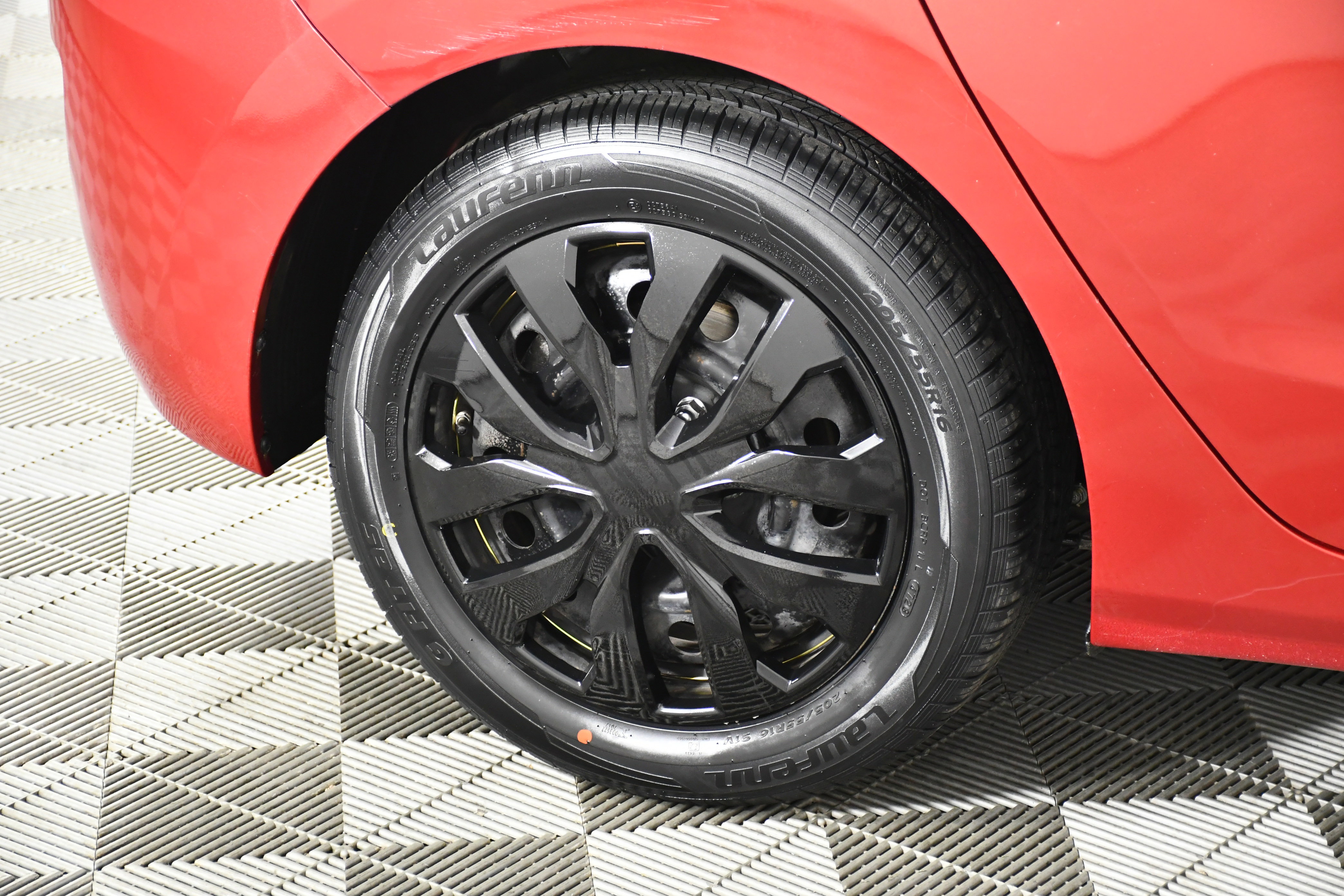 Used 2017 Hyundai Elantra GT image 49