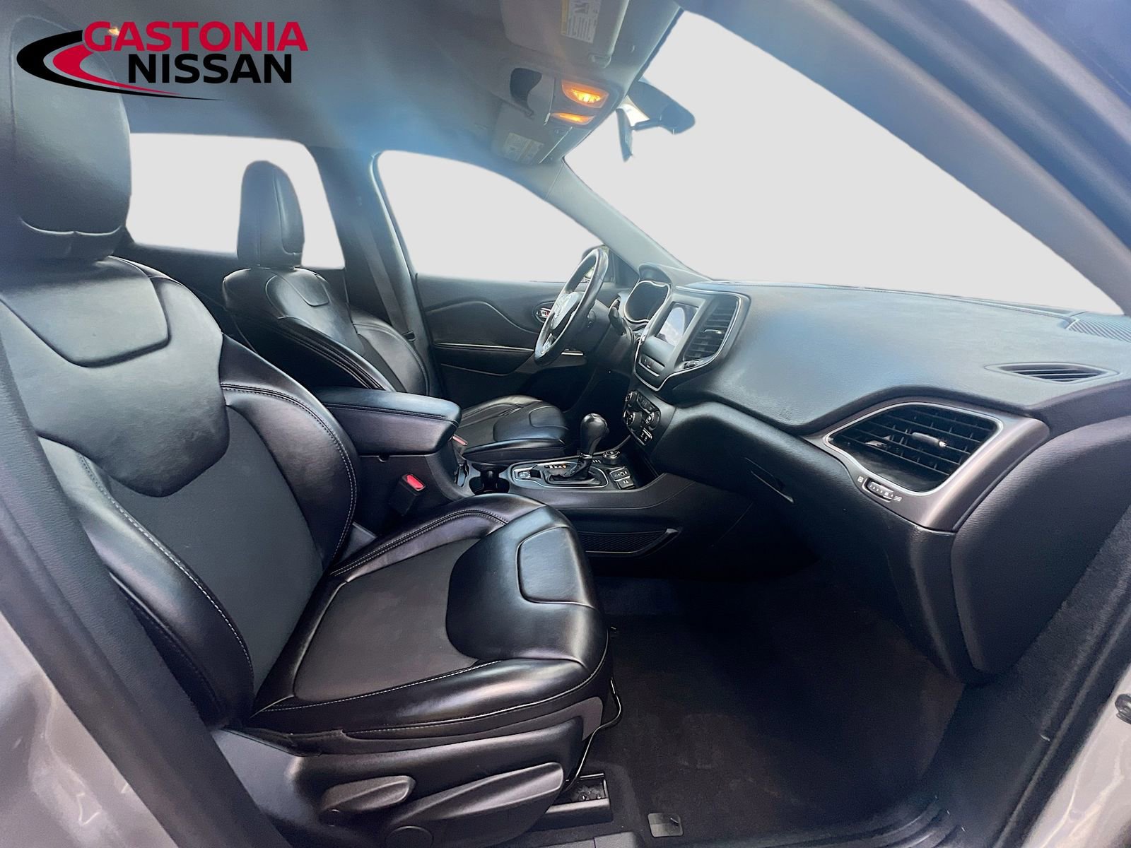 Used 2019 Jeep Cherokee Latitude Plus w/ Cold Weather Group image 36