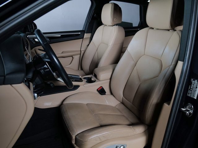 Certified 2021 Porsche Macan AWD/4WD image 5