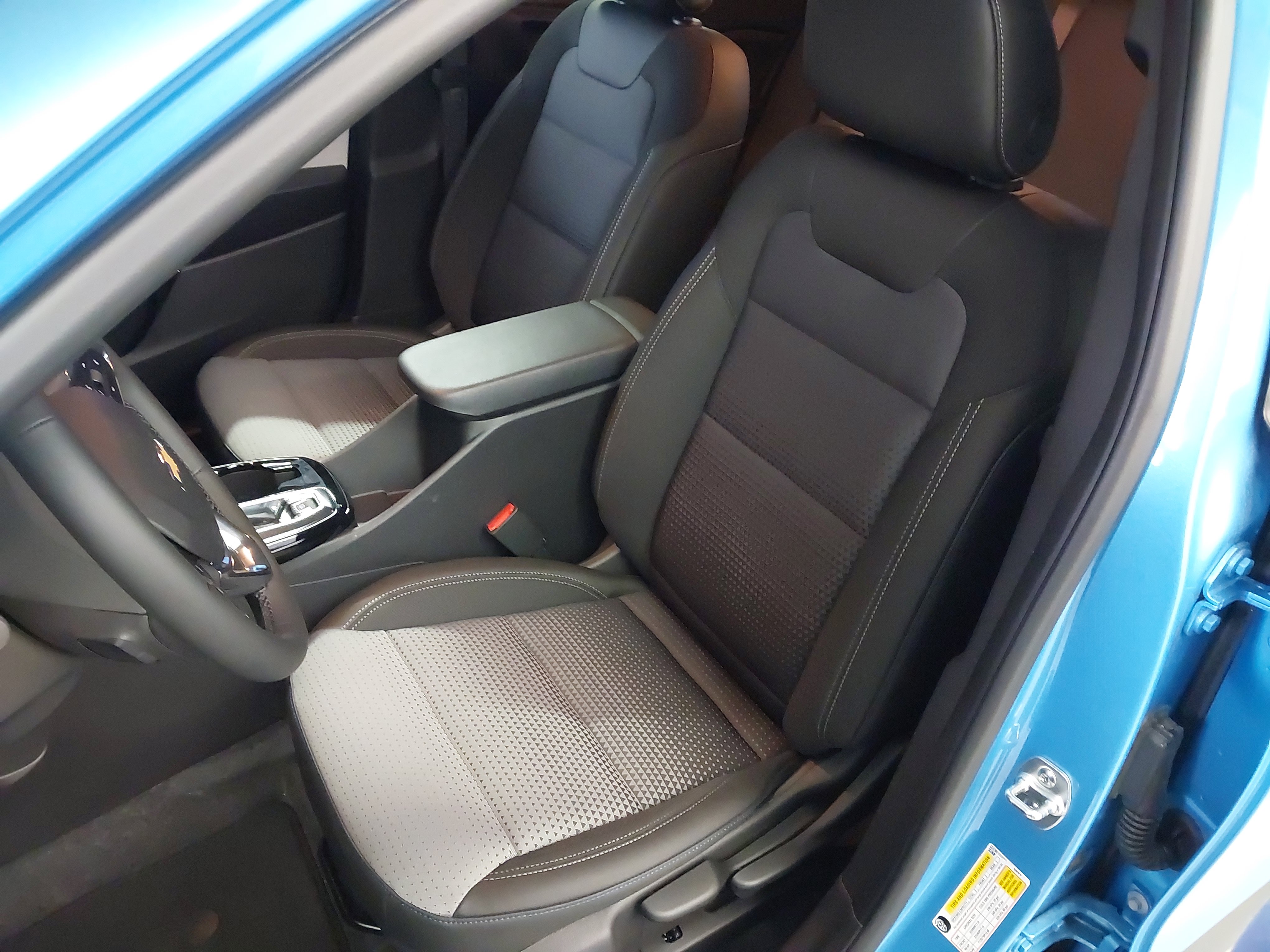 Used 2025 Chevrolet Trax LT w/ Driver Confidence Package FWD image 23
