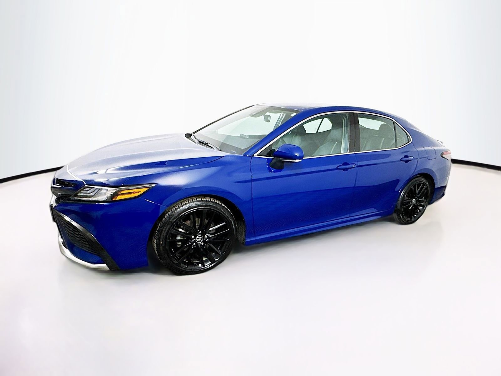 Used 2023 Toyota Camry XSE w/ Cold Weather Package FWD image 4