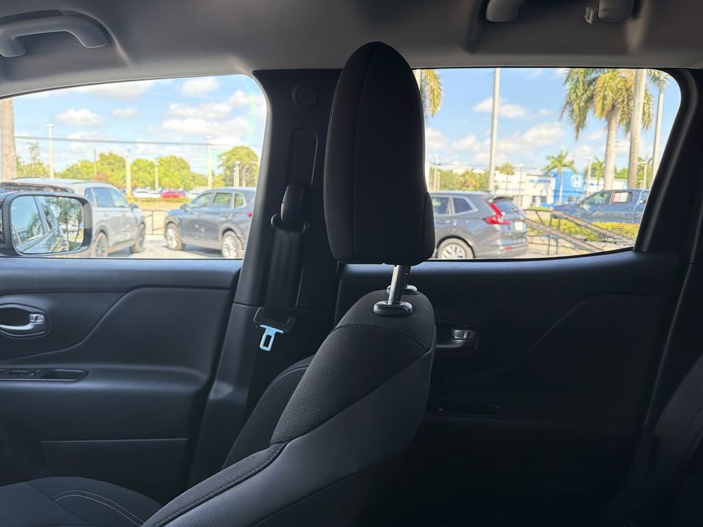 Used 2023 Jeep Renegade Latitude AWD/4WD image 12