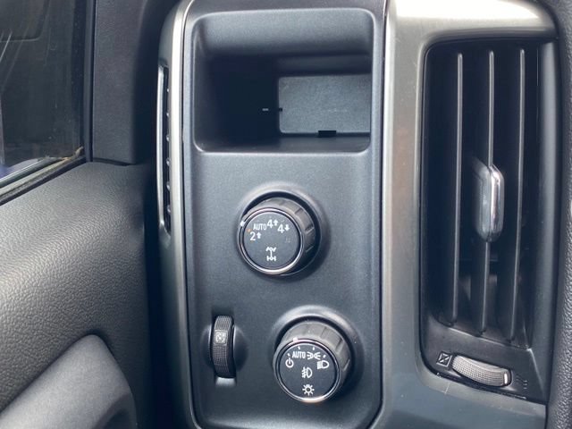 Used 2018 Chevrolet Silverado 1500 LT w/ All Star Edition AWD/4WD image 21