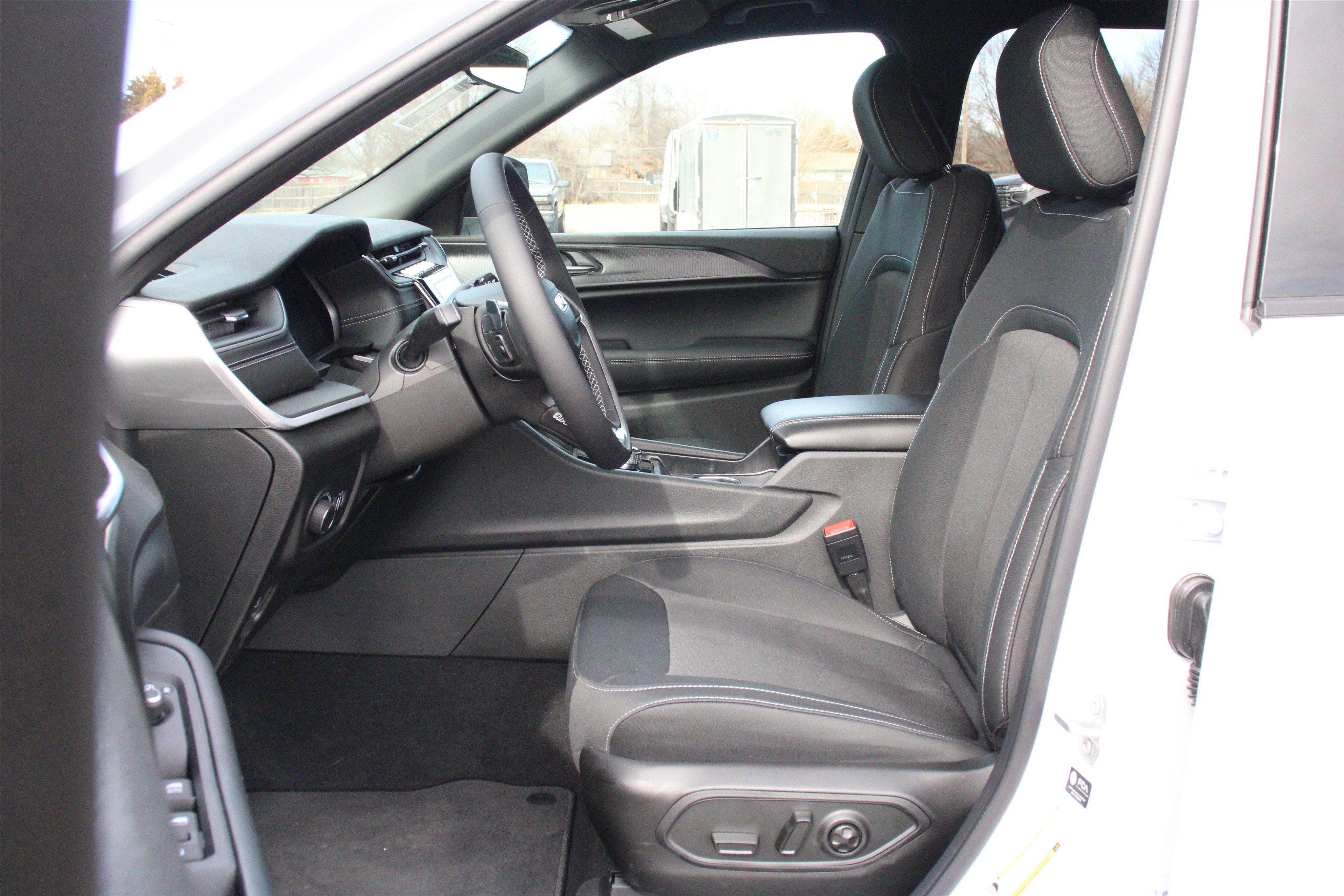 New 2025 Jeep Grand Cherokee Laredo w/ MOPAR Finishing Package image 3