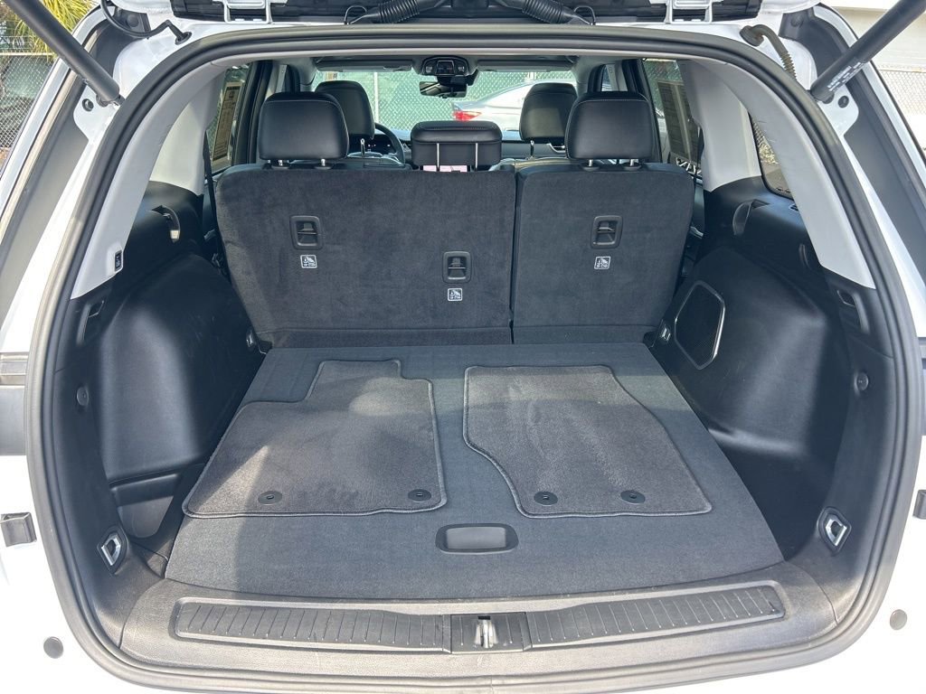 Certified 2023 Jeep Grand Cherokee Limited w/ Luxury Tech Group II image 30